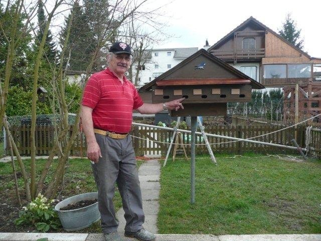 Hans Langeder vor dem neuen Schwalbenhotel