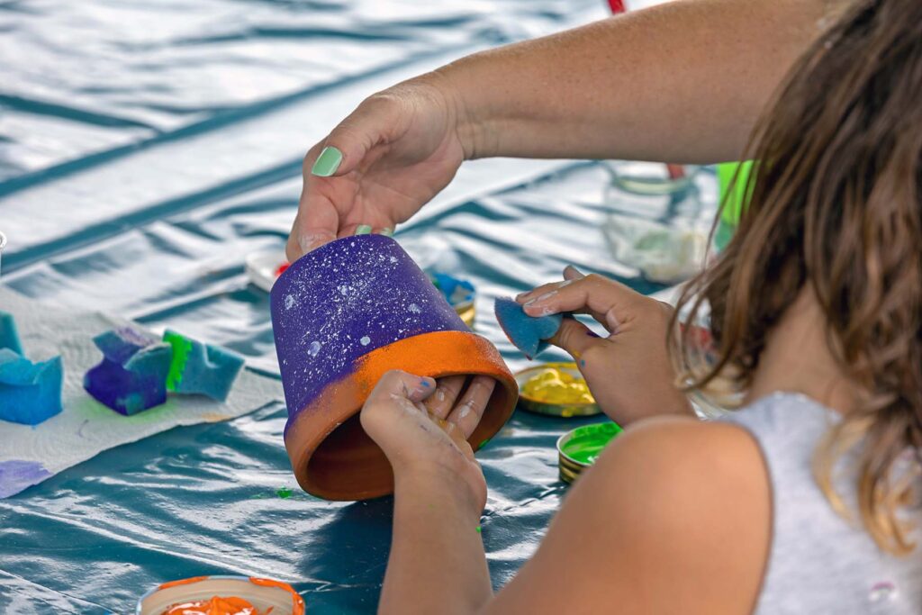 Sommerfest 2022 im Familiengarten Areal Buen: Unser Kinderbasteln fand reissenden Absatz.